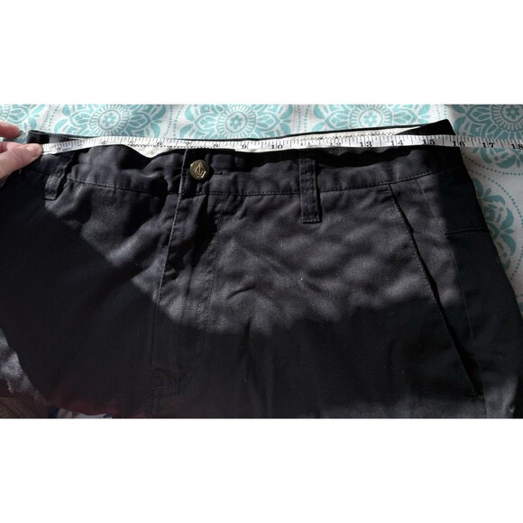 Volcom Men’s Size 30 Black Chino Shorts Utility Skate Casual Pockets - Picture 5 of 5